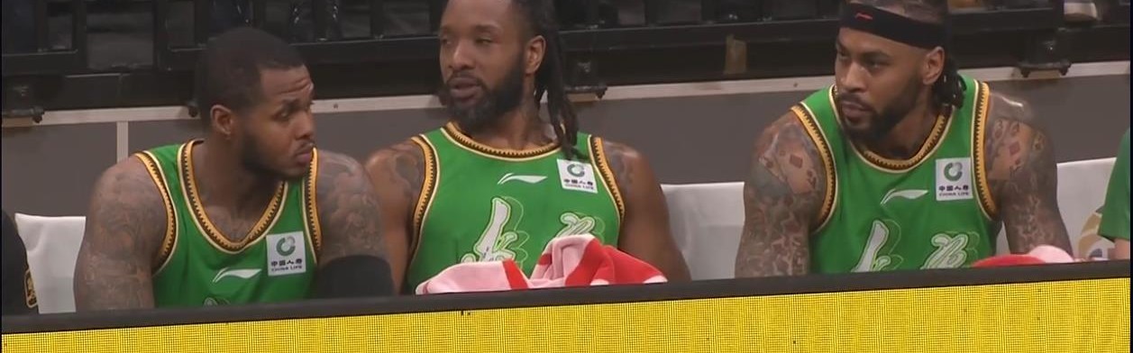 世界杯直播平台下载-有谁注意到，昨晚比赛中，杨鸣的表情举动，都在发出无声的抗议啊