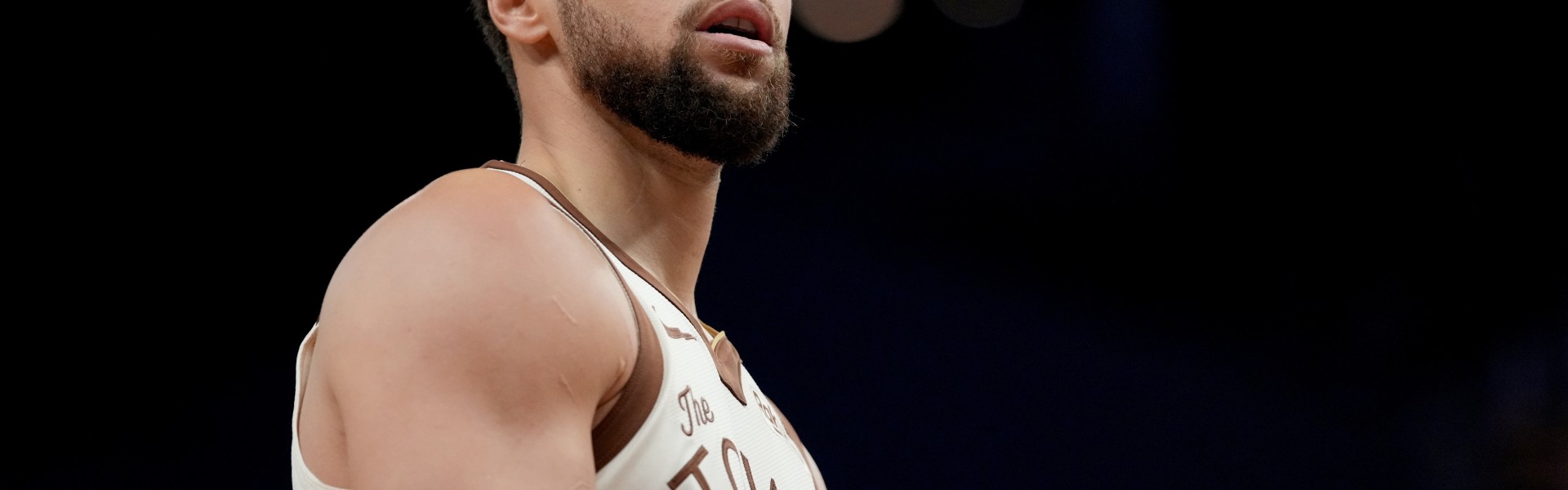 世界杯app下载-Shams：库里因膝伤还将继续缺席10天 连续缺阵场次将达到20场