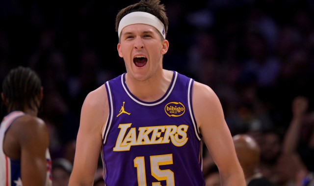 世界杯官方入口-赛季场均20+且真实命中率65+%的后卫：里夫斯、库里、亚历山大